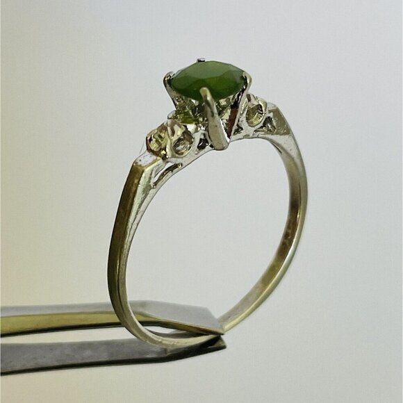 Cute Sterling Silver Ring w/ Round Green Stone & Cubic Zirconia SIZE 5.25 (D6) - Picture 2 of 6